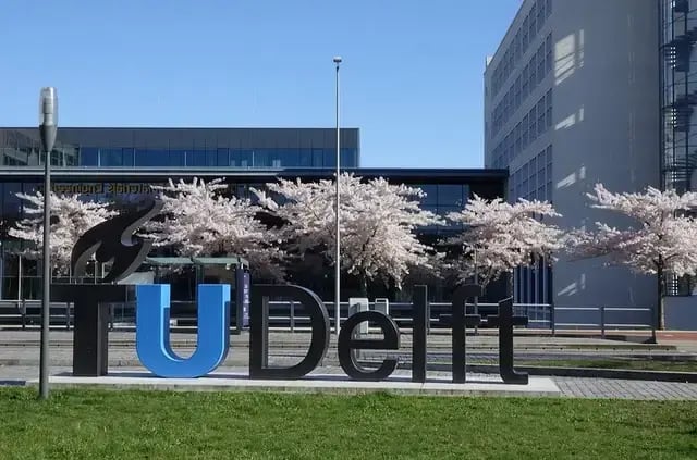 TU Delft sign at their campus